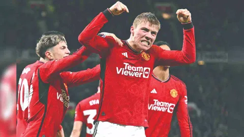 Manchester United’s Rasmus Hojlund celebrates after scoring the third goal against Aston Villa