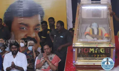 Actor & Desiya Murpokku Dravida Kazhagam (DMDK) founder 'Captain' Vijayakanth's mortal remains kept at Chennai's Island Grounds to pay last respects. (Photo credit: Hemanthan M) 