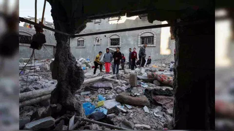 Visuals from the Spot (Reuters)