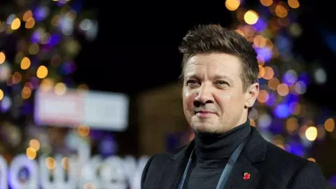 Jeremy Renner 