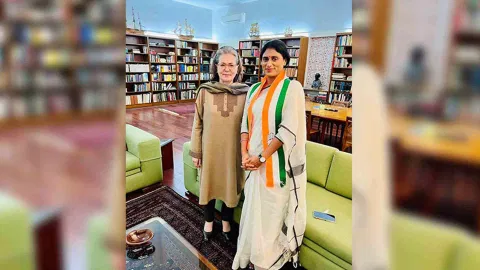 YSRTP chief YS Sharmila with Congress leader Sonia Gandhi. (Photo/YS Sharmila's X)