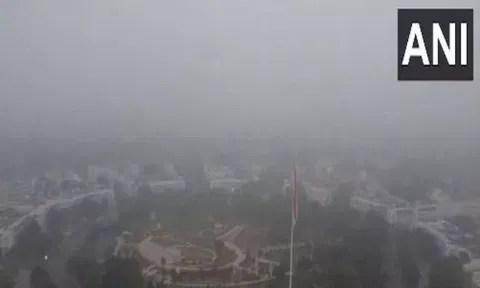 Drone visuals from Connaught Place show fog grips the national capital amidst cold waves (ANI)