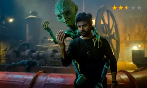 Ayalaan Review: SK struggles yet succeeds in saving the planet and the film
