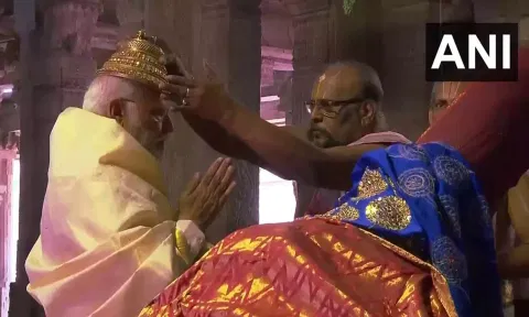 A priest at Sri Ranganathaswamy temple blessed PM Modi as he visited the temple to offer prayers. (ANI)