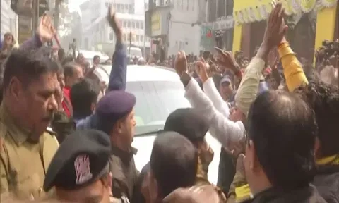 RJD leader Tejashwi Yadav reaches ED office in Patna (Photo: ANI)