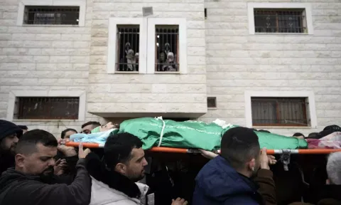 Israeli undercover forces dressed as women and medics storm West Bank hospital, kill 3 militants