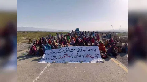 Protestors block CPEC Highway over enforced disappearance of man (X/@MahrangBaloch_) 