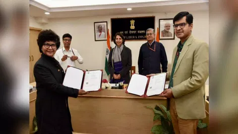 Department of Rheumatology, AIIMS signs a MoU with DGE Minister in Shram Shakti Bhawan (ANI)