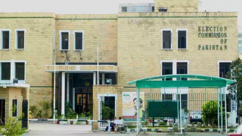 Explosion outside Pakistan Election Commission Office in Karachi; no casualties