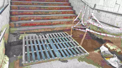 A platform kept for commuters to climb the stairs
