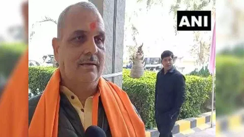Bharatiya Janata Party (BJP) leader Haribhushan Thakur (Photo/ANI) 