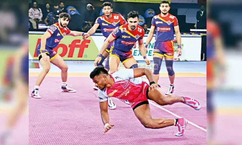 Jaipur’s V Ajith goes for a raid against UP Yoddhas
