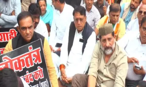 Congress leaders holding protest (ANI)