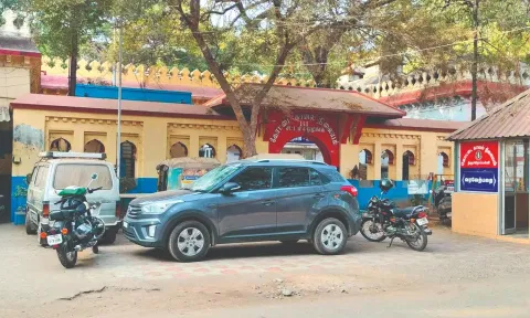  The car used for smugging gutkha seized by the police 