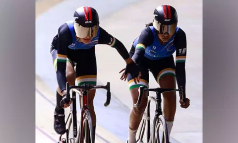 Harshita Jakhar and Dhandiya JP in action during Asian Track Cycling Championships (CFI)