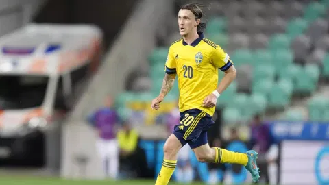  Sweden midfielder Kristoffer Olsson (AP)