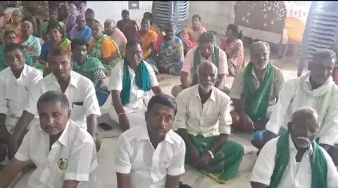 Villagers who tried to march towards Kancheepuram on their tractors protesting against the construction of Parandur airport.