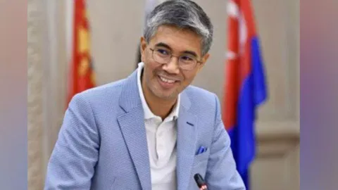 Malaysia's Minister of Investment, Trade and Industry Tengku Zafrul Tengku Abdul Aziz (X)