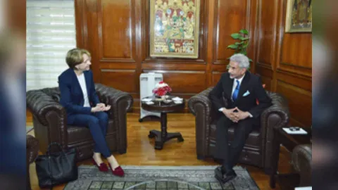  External Affairs Minister S Jaishankar, France Secretary General Anne-Marie Descotes (IANS)