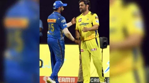  Rohit Sharma , MS Dhoni (IANS)
