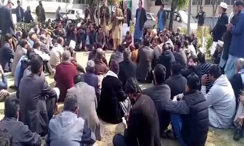Secretariat employees association holds rally in Muzaffarabad (ANI)