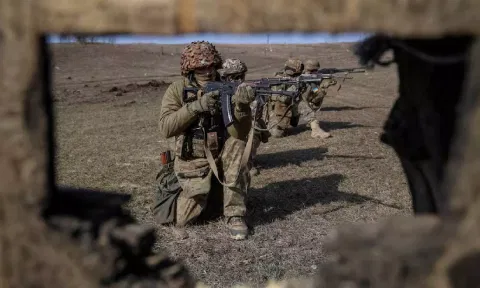 Ukrainian servicemen of 79th brigade take part in training (Reuters)
