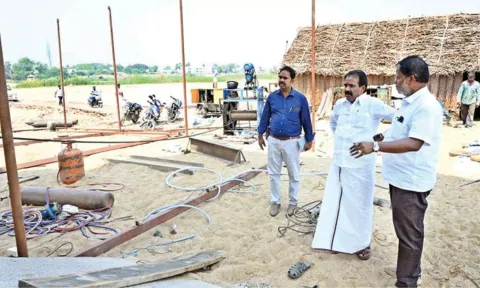 Tiruchy Mayor Mu Anbalagan inspecting works