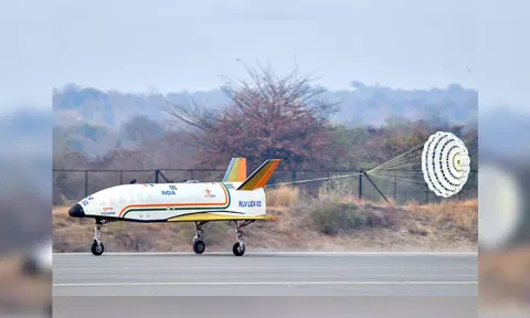 Pushpak making an autonomous landing on the ATR runway at Chitradurga (ISRO)