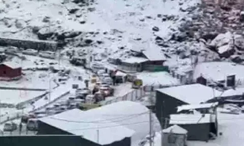 Thick blanket of snow (IANS)