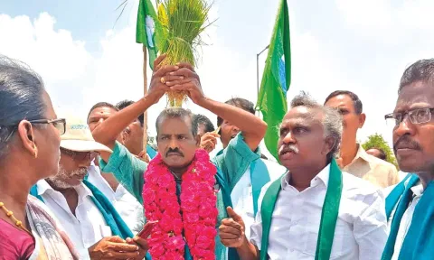 Ryot files papers, says TN, Centre cheated us