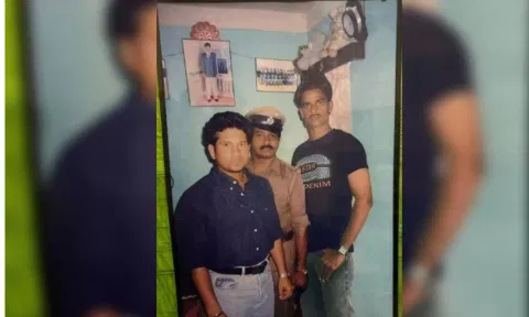 Dodda Ganesh along with Sachin Tendulkar (IANS)