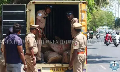 Flying squad inspects vehicles (Photo: Hemanathan)