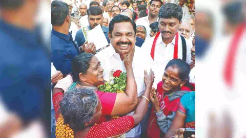 Women welcome AIADMK leader Edappadi K Palaniswami ahead of party functionaries’ meeting in Salem