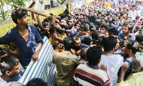 Lat Year Fans throng the MA Chidambaram Stadium in Chepauk to buy tickets 
