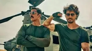 Still from Bade Miyan Chote Miyan