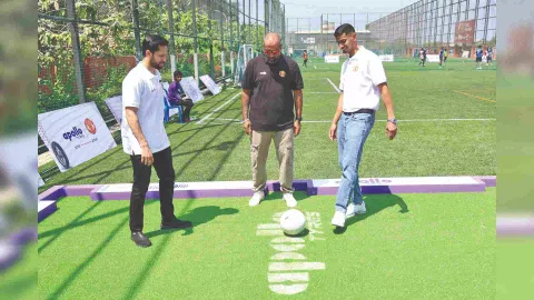 Parupalli Kashyap, Remus D’Cruz (Head Marketing, Sports & Community Engagement, Apollo Tyres Ltd) and Ashique Kuruniyan