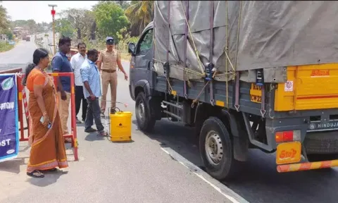 Vigil stepped up along Tamil Nadu-Kerala border due to the outbreak of Bird flu in Kerala (File) 