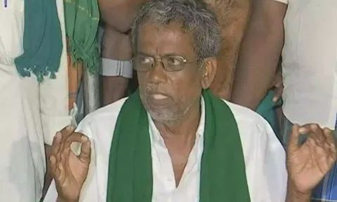 Desiya Thenidhiya Nathigal Inaippu Vivasayigal Sangam leader P. Ayyakannu