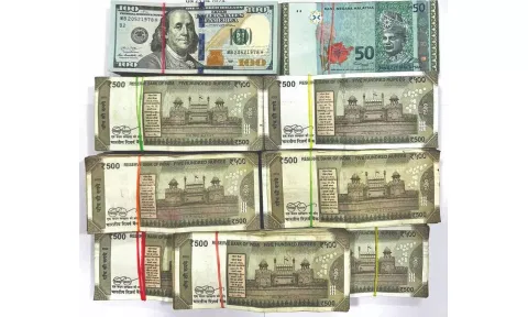 The seized money from the passenger in Tiruchy airport on Wednesday