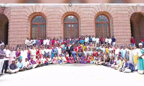 Group of teachers who are touring Dehradun currently
