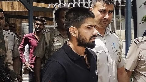 Gangster Lawrence Bishnoi (Photo: PTI)
Read more at: https://www.deccanherald.com/india/maharashtra/firing-outside-salman-khans-home-police-probing-whether-anti-national-elements-outside-india-helping-bishnoi-gang-3002751