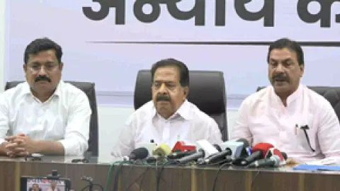M Arif Naseem Khan,AICC General Secretary Ramesh Chennithala, state Chief Spokesperson Atul Londhe (Photo/IANS)