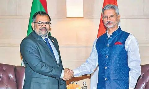 External Affairs Minister S Jaishankar with Maldives Foreign Minister Moosa Zameer (PTI)