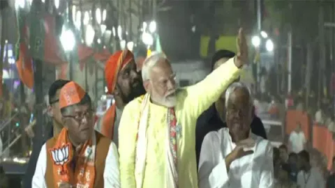 PM Modi holds grand roadshow in Patna. (Photo/ANI)