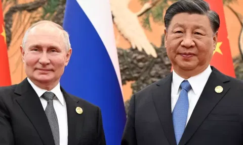 Russian President Vladimir Putin(L) & Chinese leader Xi Jinping(R) (Image: AP)