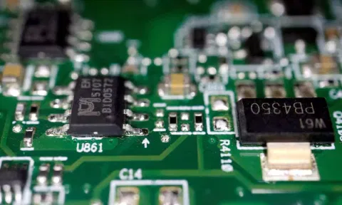 Semi conductor chips on a printed circuit board 