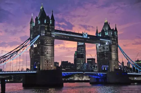 Tower Bridge, London.