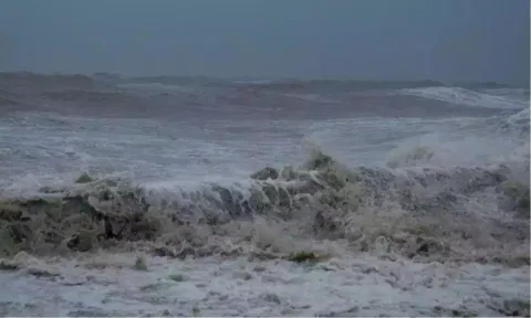 Sea Waves 