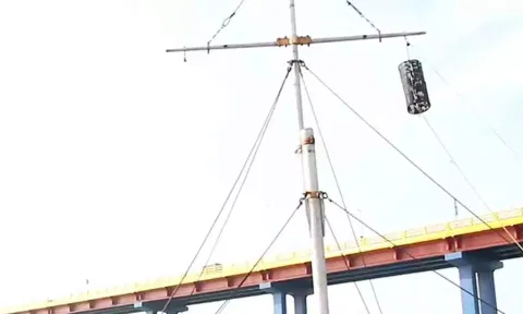  Storm warning cage no. 2 raised at Pamban port