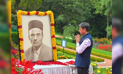 Governor Ravi pays tributes to Savarkar on latter’s birth anniversary